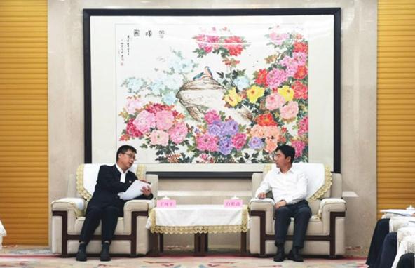 王珂平与玉林市委副书记、市长白松涛举行会谈