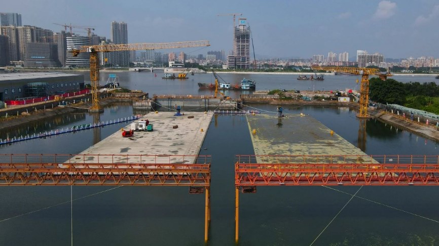 会展西路过江隧道项目顺利完成首批E3、E4管节起浮工作