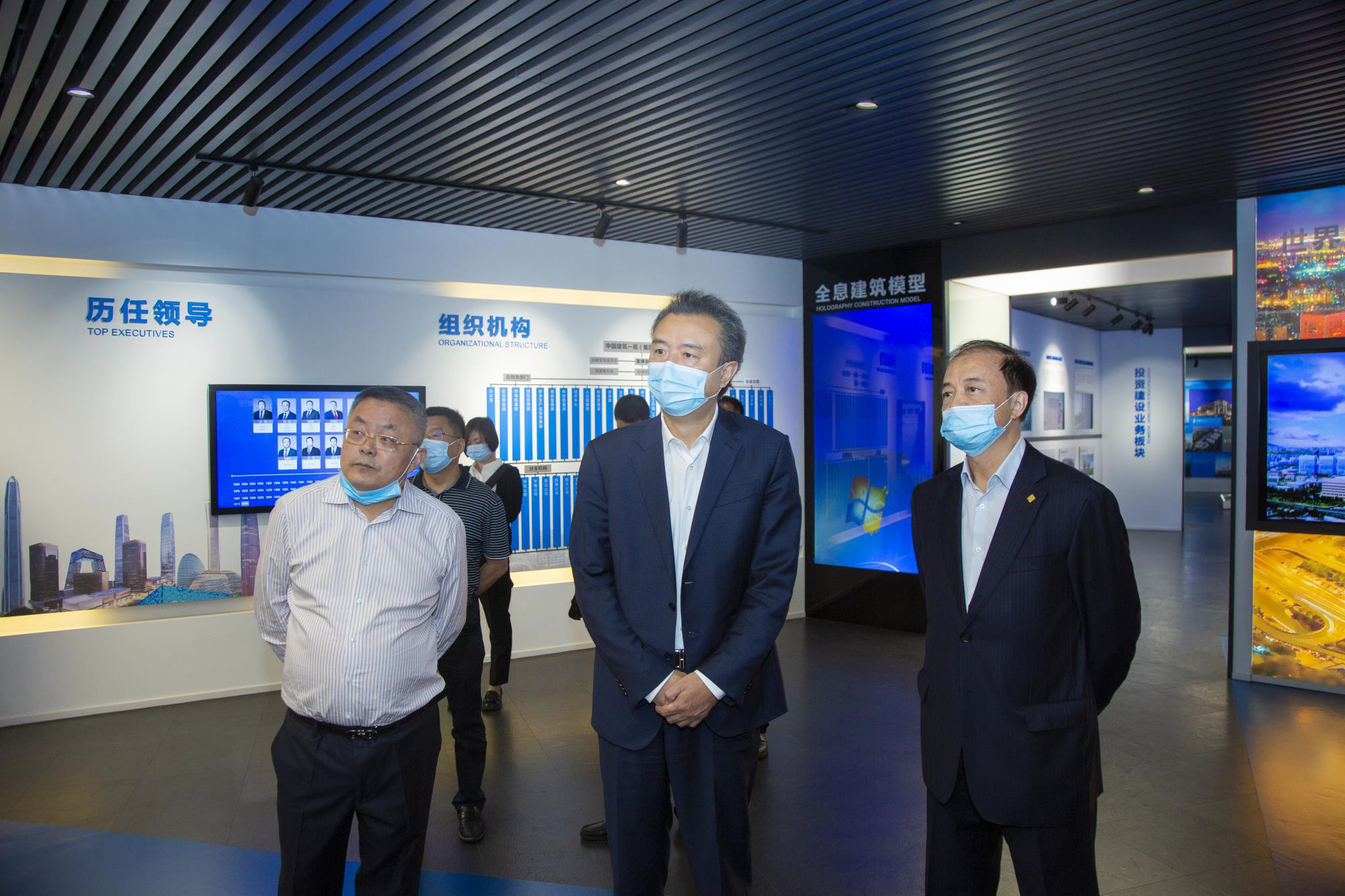 五粮液集团董事长李曙光受邀参访中建一局并深入座谈