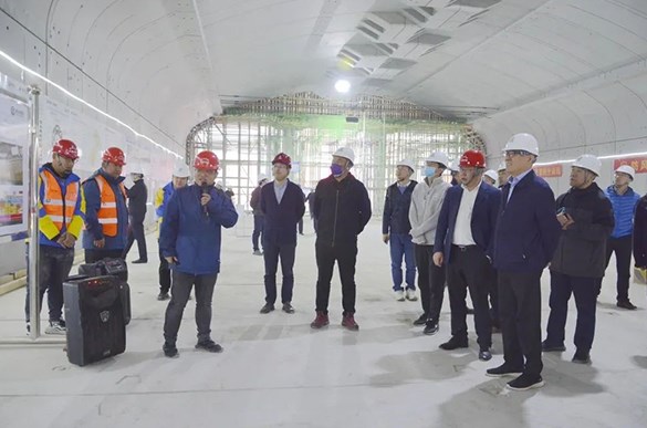 全国城市轨道交通领域专家组到中铁上投青岛地铁6号线项目观摩
