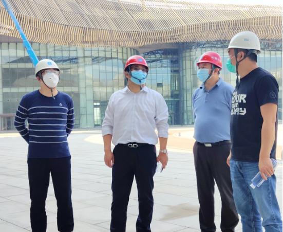中建幕墙领导班子成员“五一”深入项目调研慰问