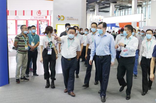 杭州市委副书记、市长刘忻动漫节考察中南卡通展位