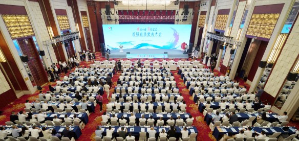 广盛集团董事长匡玲荣膺“杰出宜昌楚商”