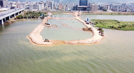粤水电承建的引韩济饶供水工程潮州意东堤取水口围堰工程顺利合龙