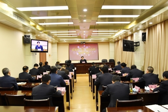 坚持理论引领　融入管理实践 集团公司党委中心组组织集中学习