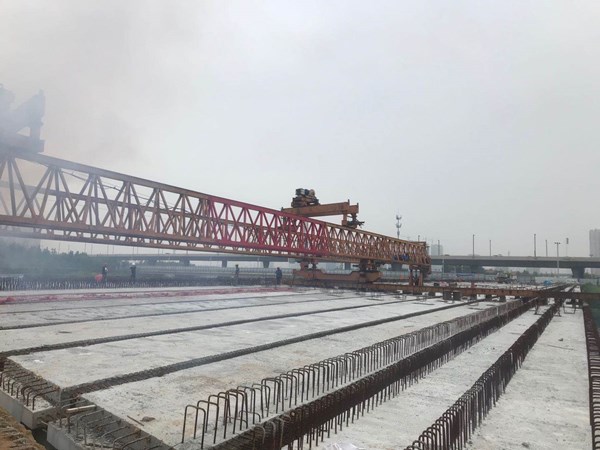 三全路西延工程跨贾鲁河大桥顺利合龙