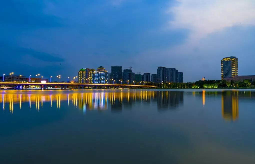 明月湖公园提升改造工程荣获 中国风景园林学会园林工程铜奖