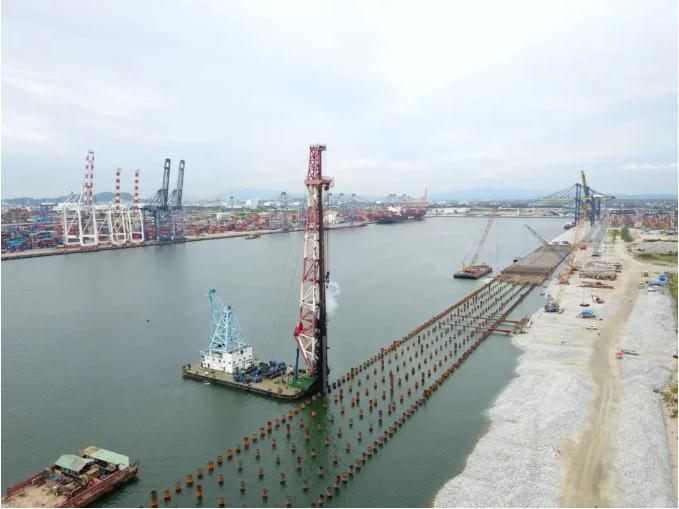 泰国和黄码头一期扩建项目沉桩完工