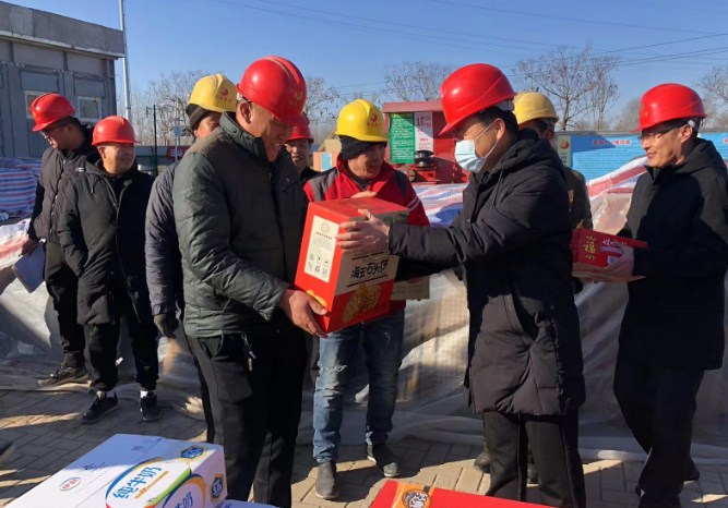 新春慰问送祝福 情系工地暖人心