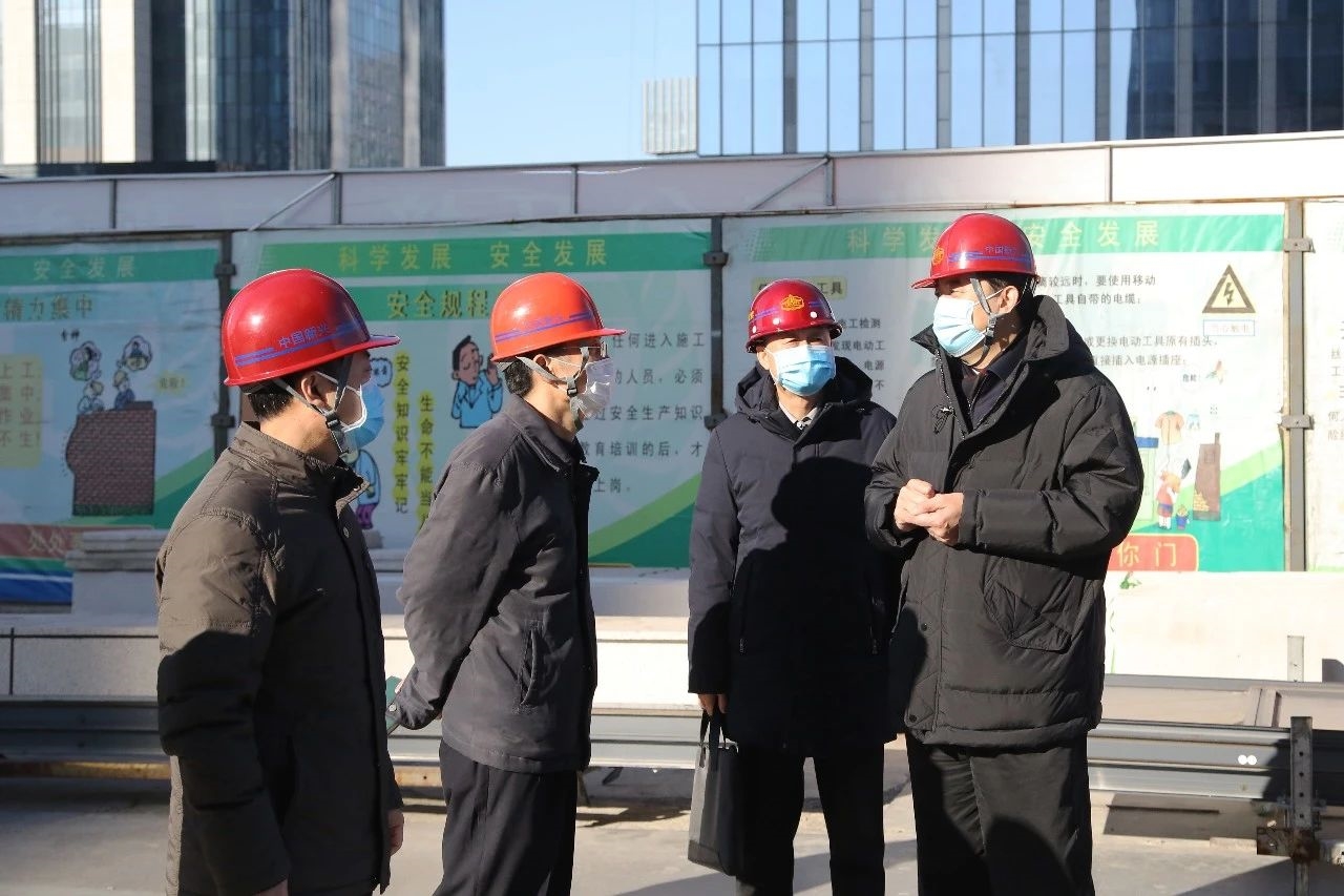 严格落实疫情防控措施，平稳有序推进复工复产，坚决完成全年各项任务指标