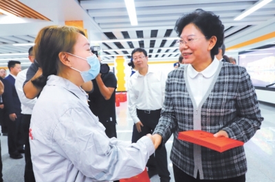 云南省人大常委会副主任、省总工会主席慰问中铁二局城通公司一线员工