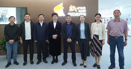 南通市人大常委会副主任、市总工会主席葛玉琴一行赴集团党建主题馆调研指导