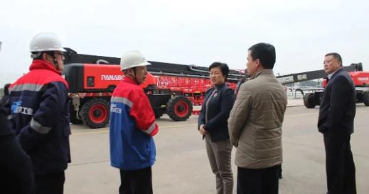 太仓市委常委、统战部部长施燕萍及市工商联等一行领导莅临子公司润邦工业考察指导