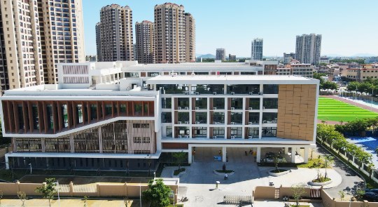 东方市感恩实验学校建设项目通过竣工验收