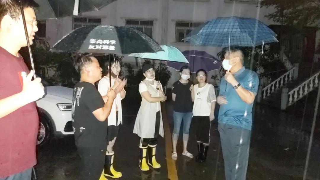 凝心聚力 风雨同行——公司干部职工全力组织抢险救灾工作