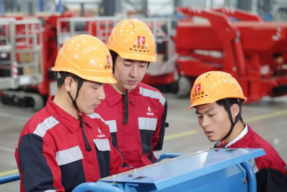 《光明日报》头版报道关注宏信建发校企联合人才培养成果