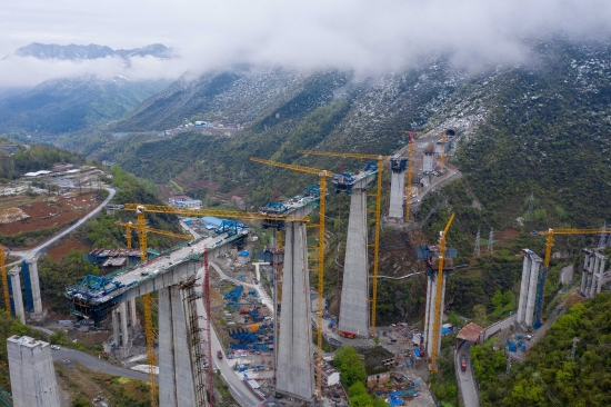 集团公司湖北在建项目复工复产跑出“加速度”
