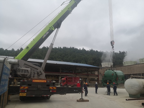六工部海口磷业有限公司硫酸厂液硫过滤器改造施工项目顺利完成卧式叶片过滤器吊装