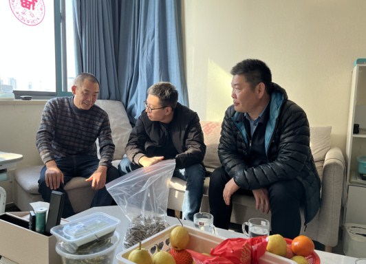 探望员工送真情 殷切关怀暖人心