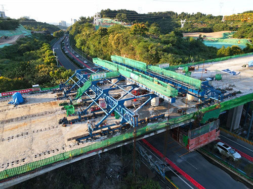 宜昌市港窑路快速路跨三峡大道高架桥顺利合龙