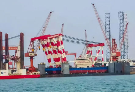 乘风破浪的“铁建大桥起1”号！开始下水