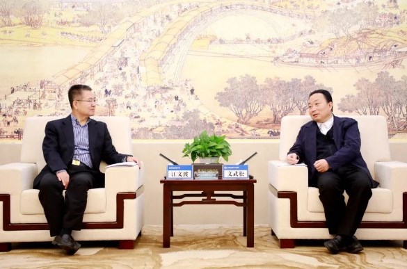 文武松与中国建设银行湖北省分行党委书记江文波举行会谈