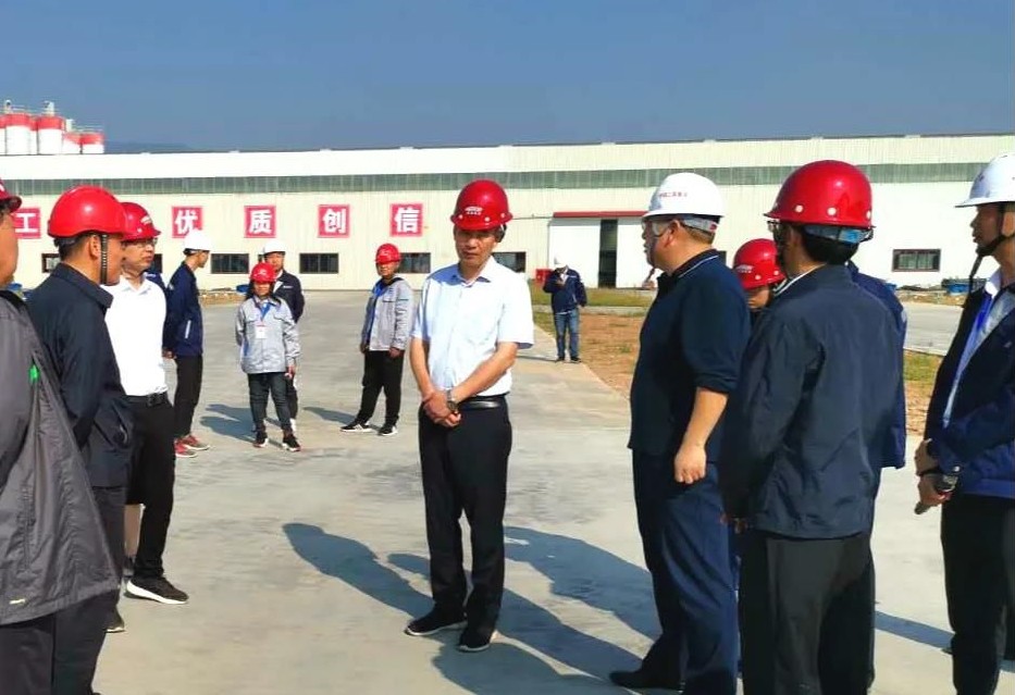 衢州市市委常委、常务副市长陈锦标莅临衢州制梁场检查指导工作