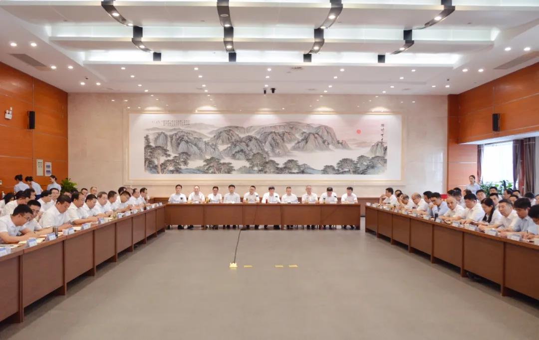 中铁十局党委组织2020年第六次理论学习中心组（扩大）学习