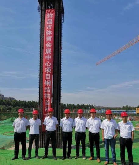 许昌市体育会展中心项目顺利完成首吊