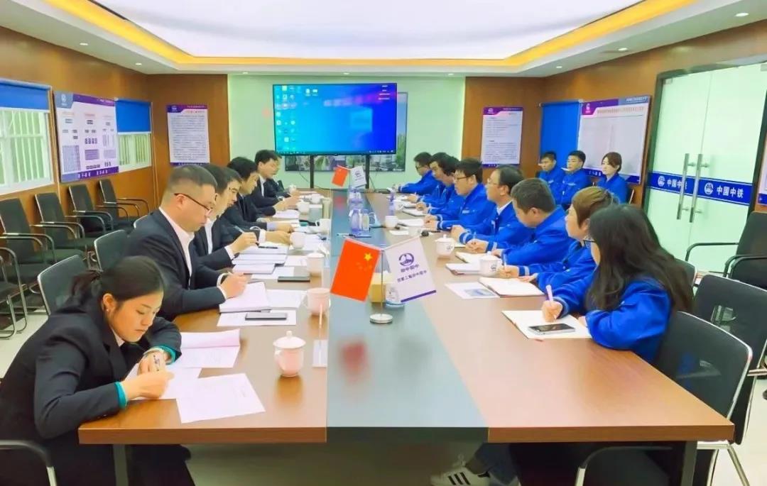 中铁建工集团党委副书记、工会主席邓银国到静安95号C地块项目开展基层党建工作调研