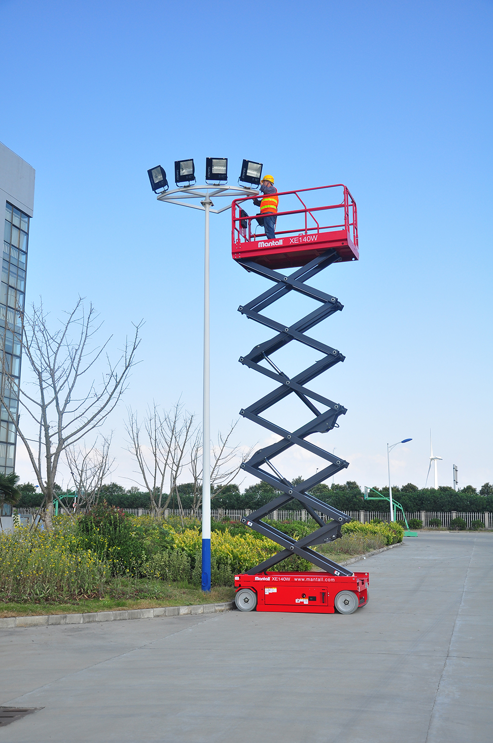 XE-140W自行式剪叉型高空作业平台