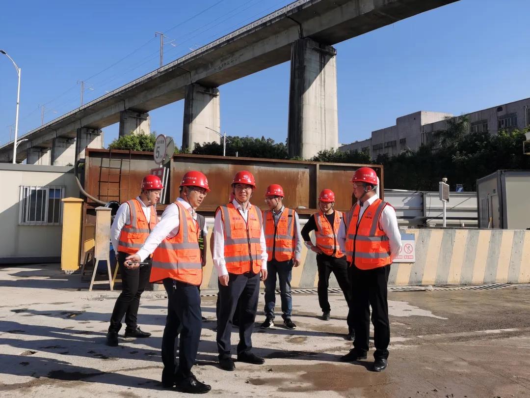 【新闻资讯】公司党委书记、执行董事张银富慰问深圳地铁、广汕铁路项目参建员工