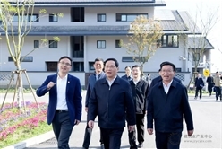 李强、龚正到上海金山水库村乡村振兴示范村调研