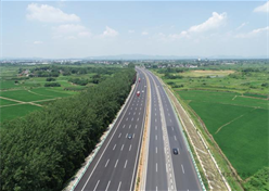 合芜改扩建放行首段双向八车道路段