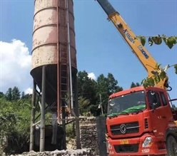 大吨位随车起重机助力新农村公路建设