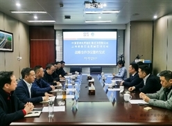 陈晓华在集团股份公司两会期间参加公司代表团讨论