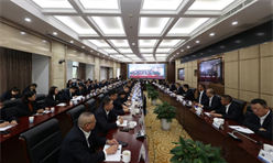严肃处理违规行为 深入推进依法治企 集团公司召开强化合规经营专题会
